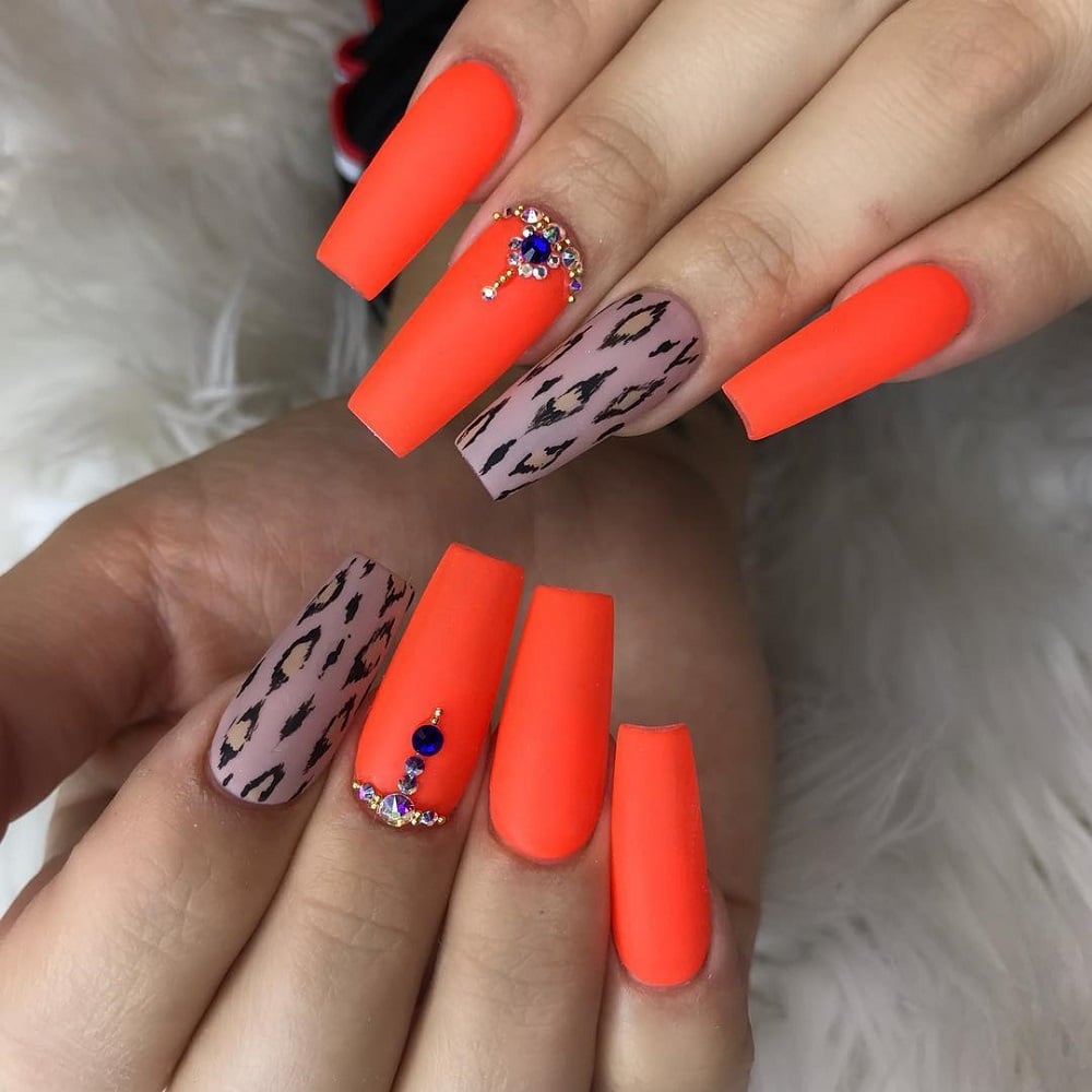 ongle en gel vernis orange tendances nail art 2019