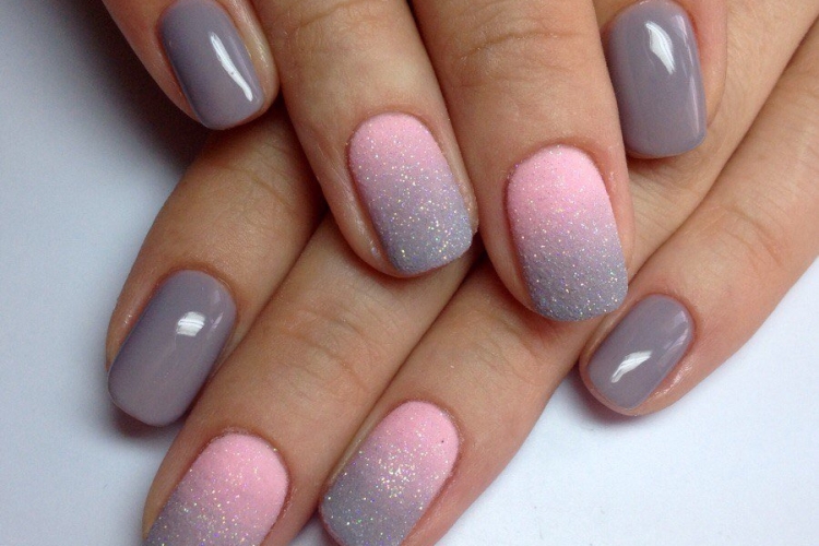Ongle En Gel Rose Pale Et Gris