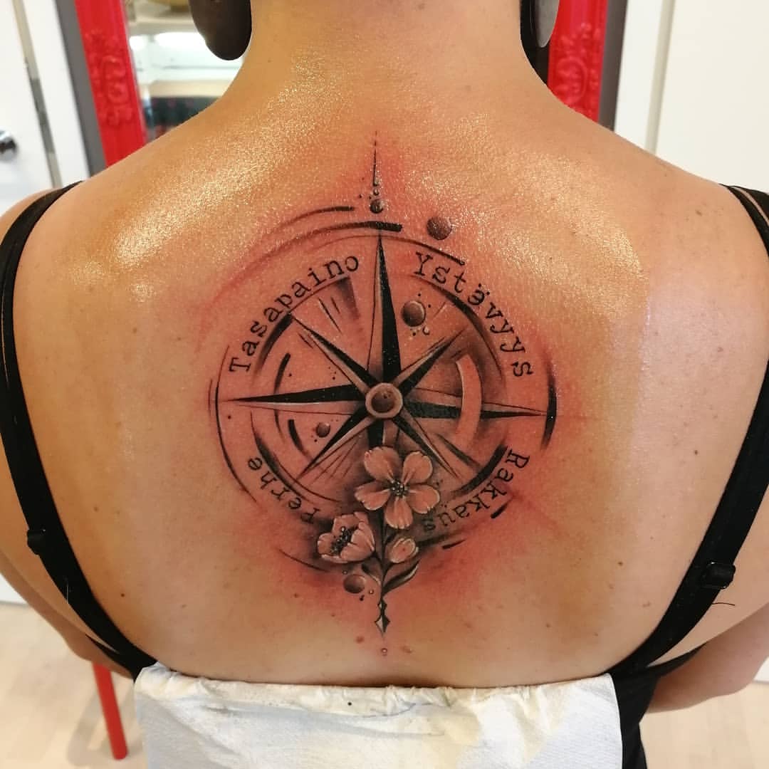 rakkaus tatouage signification dos femme mots finnois amour amitié