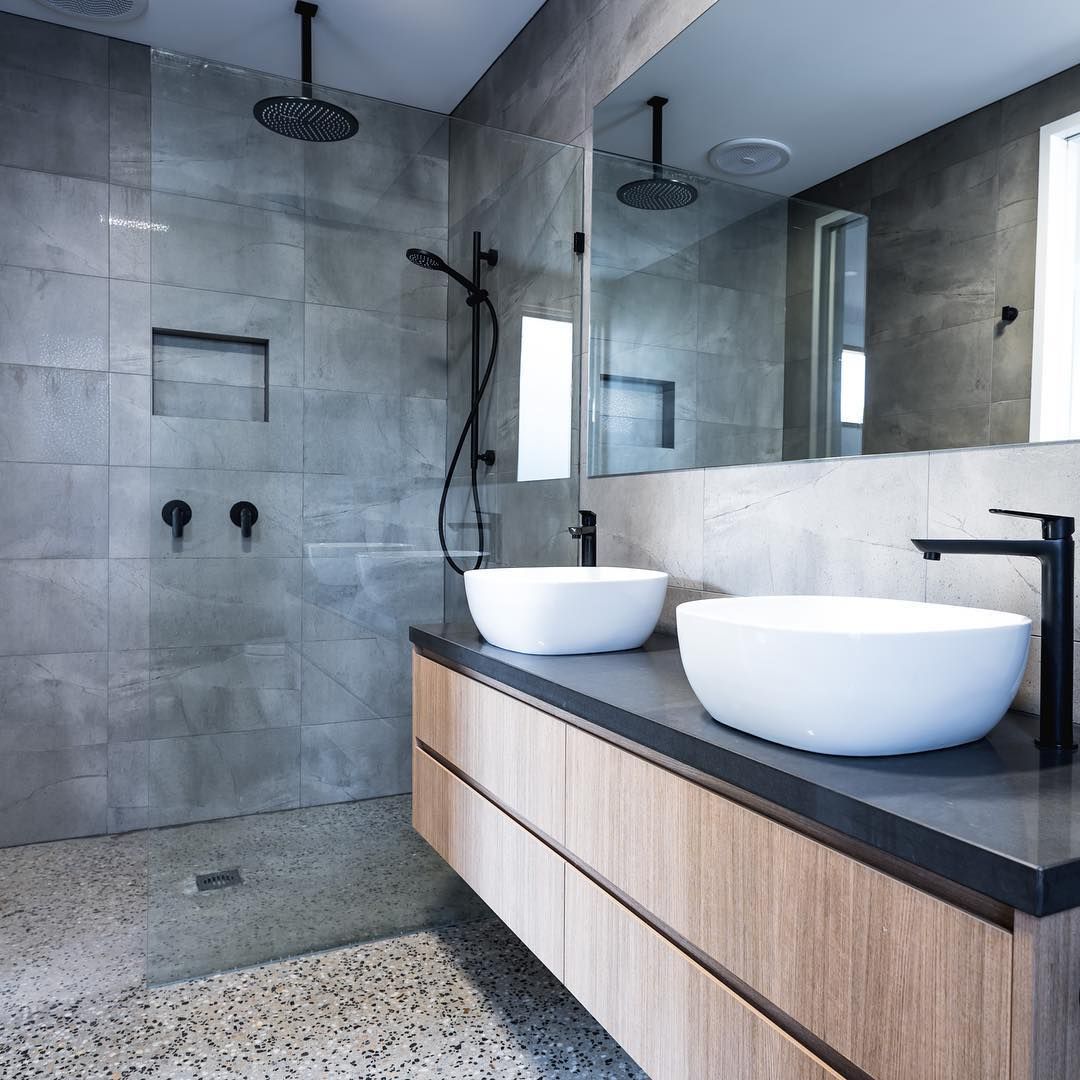 salle de bain contemporaine déco minimaliste accents en bois
