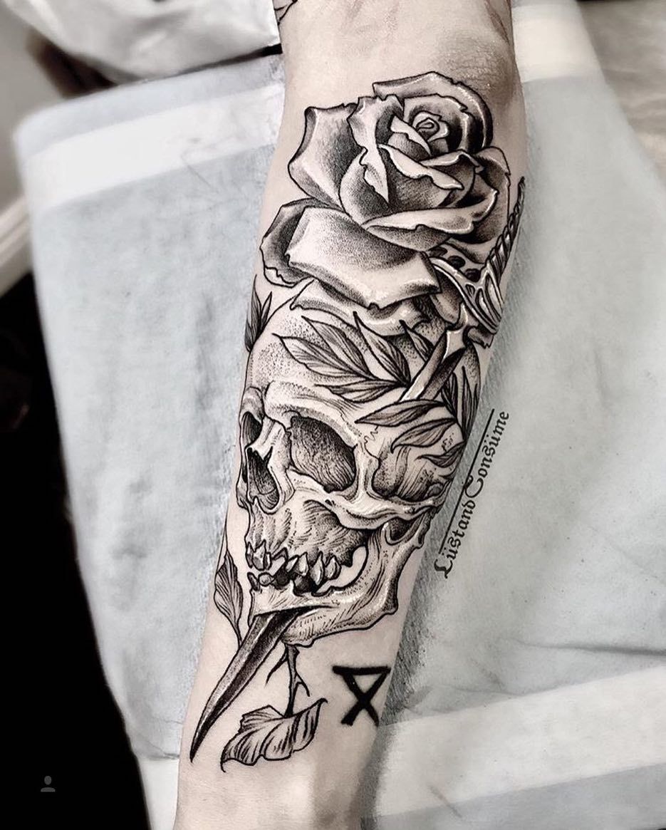 skull tête de mort avec rose style graphique idée tatto avant bras