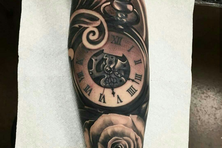 Tatouage avant-bras homme - motifs et styles variés