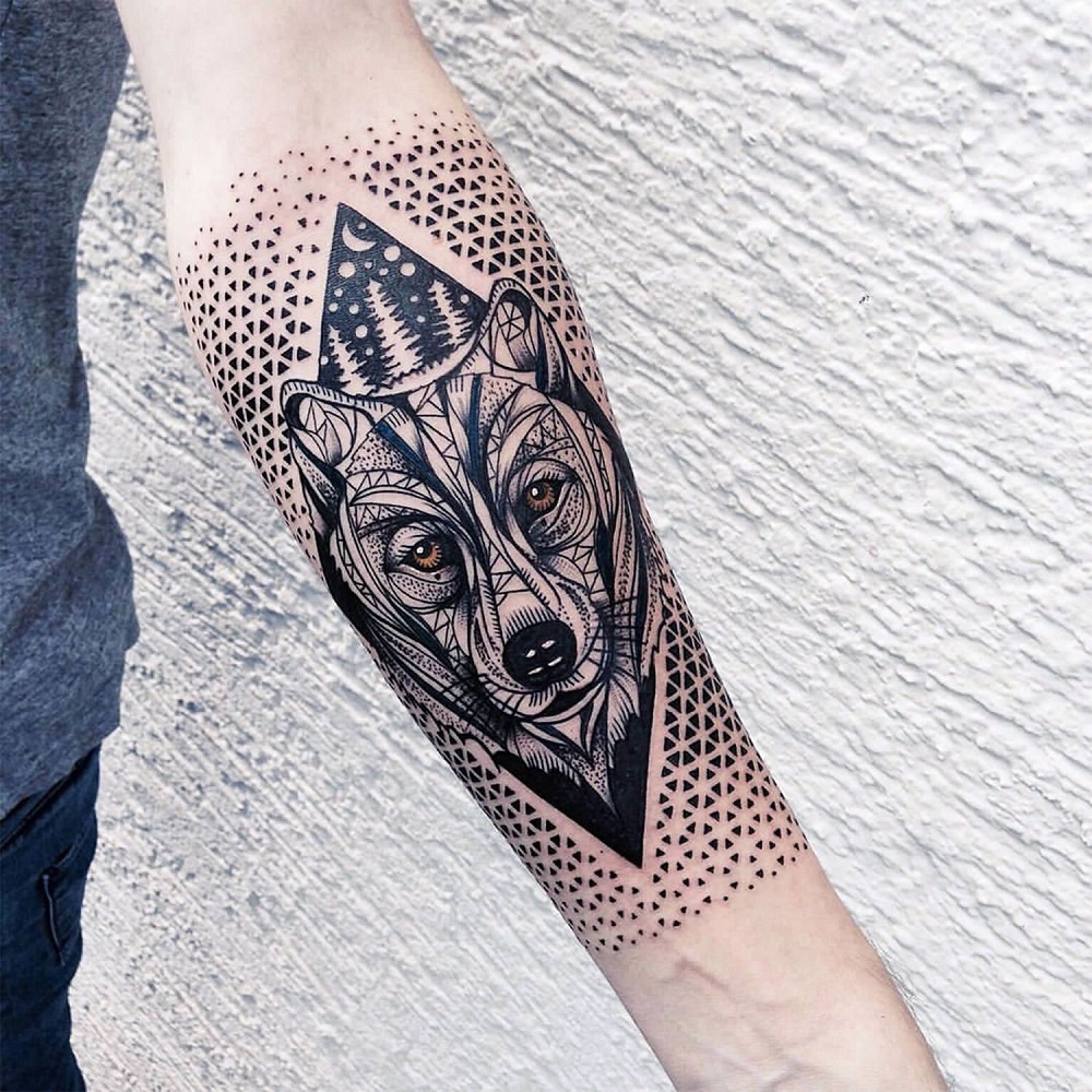 tatouage homme avant bras graphique tête loup