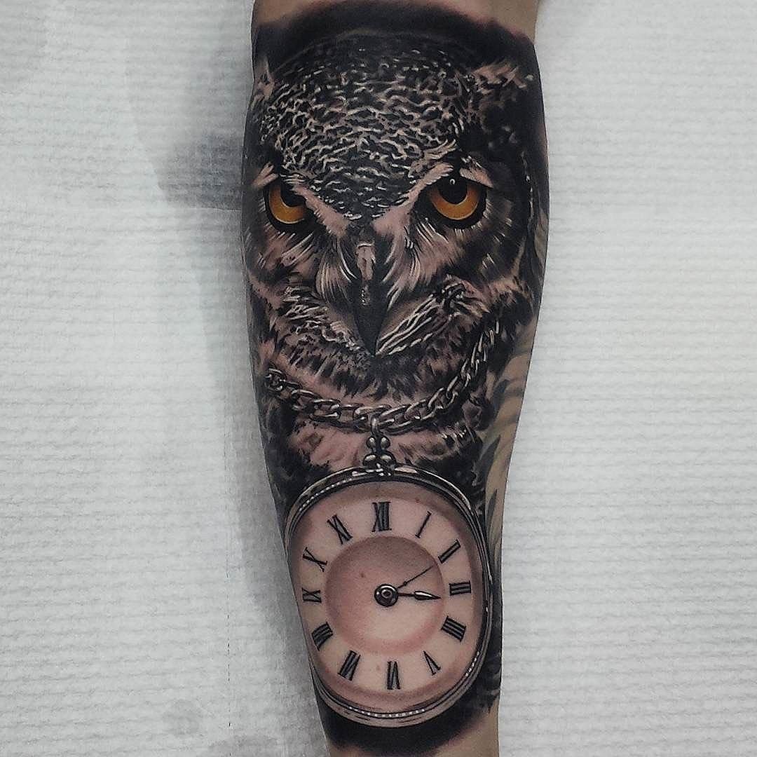tatouage horloge homme avant bras