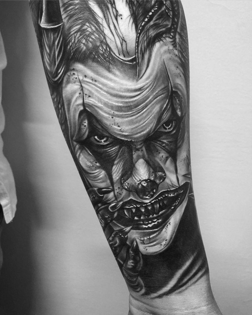 tatouage joker graphique avant bras homme