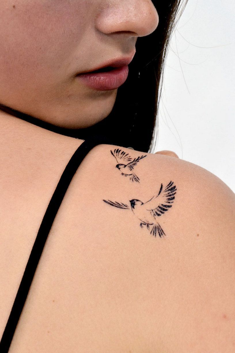 Tatouage épaule Femme Idees Délicates Et Féminines à