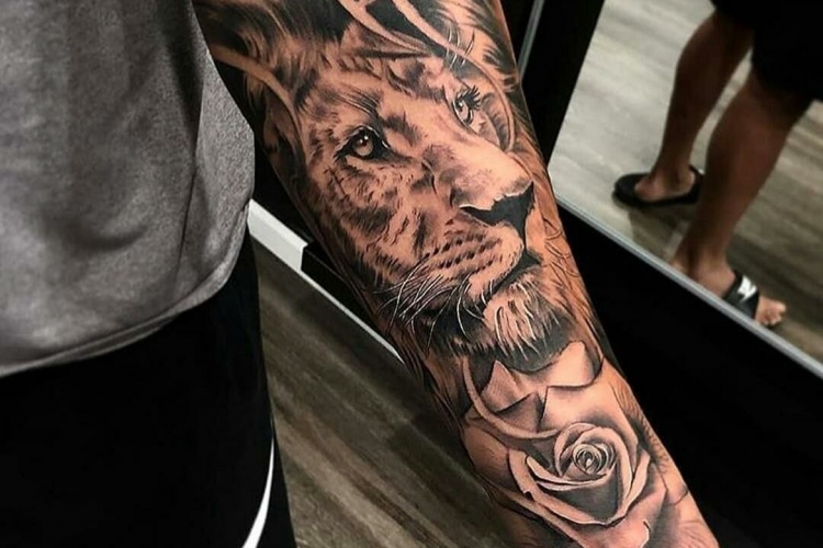 Tatouage avant-bras homme - motifs et styles variés