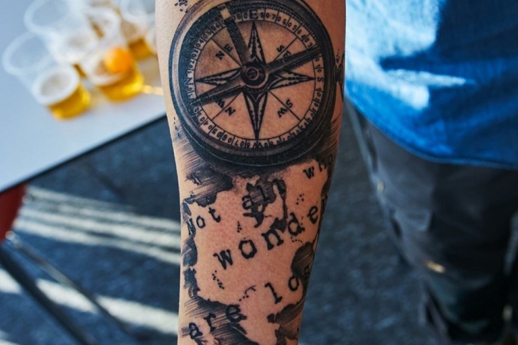 Tatouage avant-bras homme - motifs et styles variés