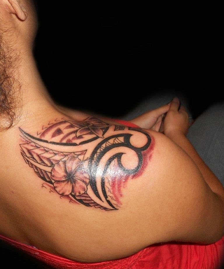 tattoo fleur femme épaule