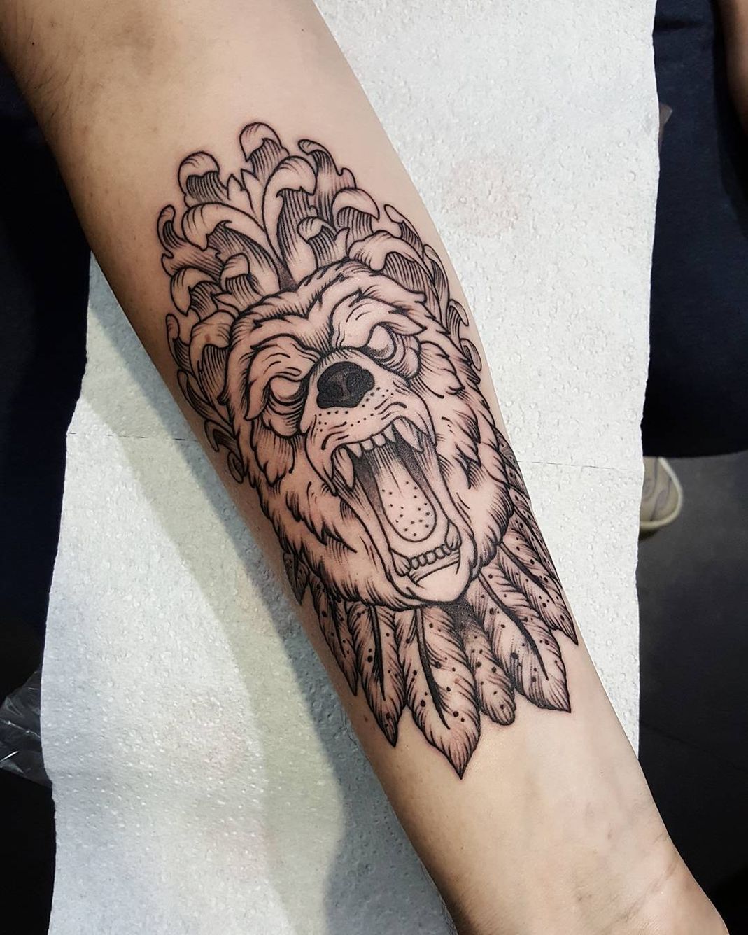 tattoo graphique tête ours modèle avant bras homme