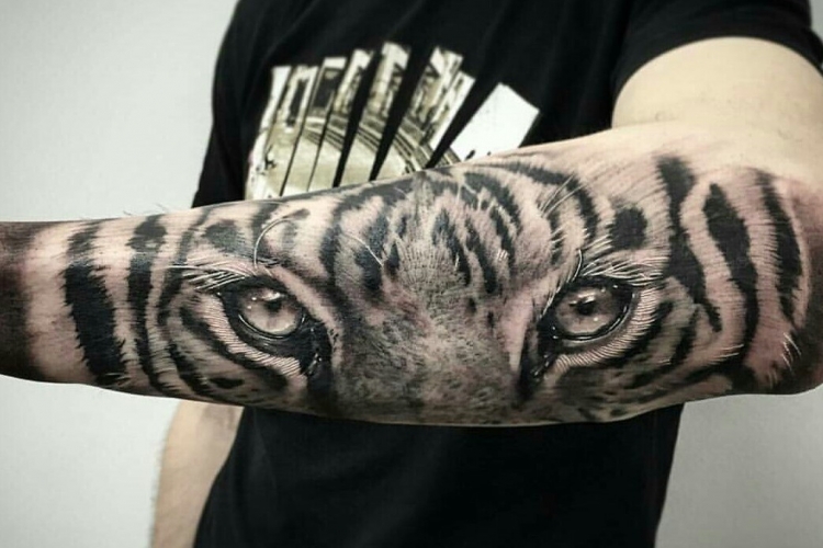 Tatouage avant-bras homme - motifs et styles variés