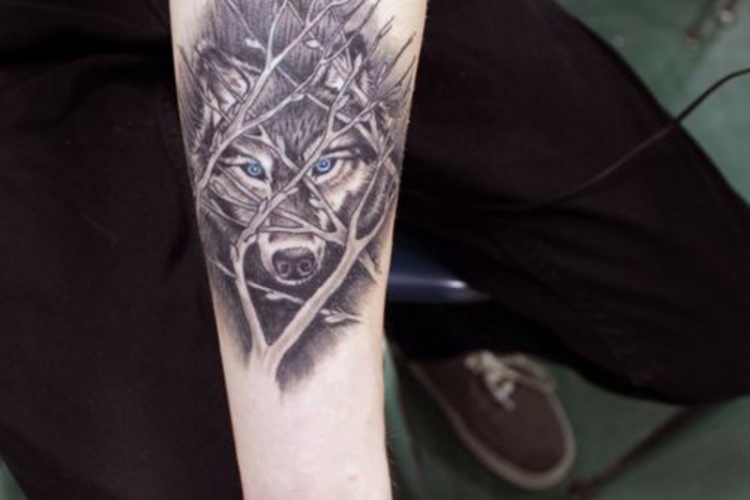 Tatouage avant-bras homme - motifs et styles variés