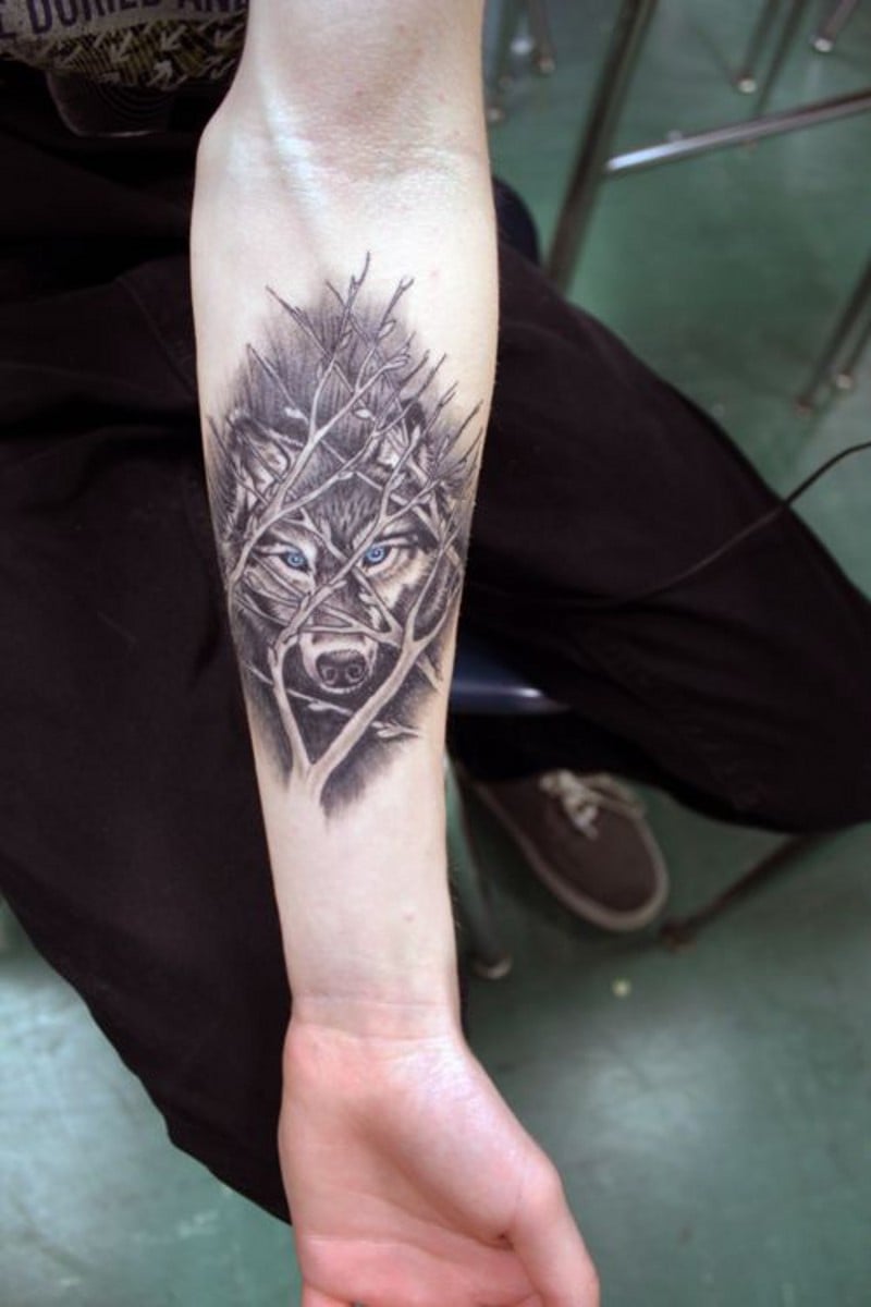 tête loup graphique tattoo avant bras