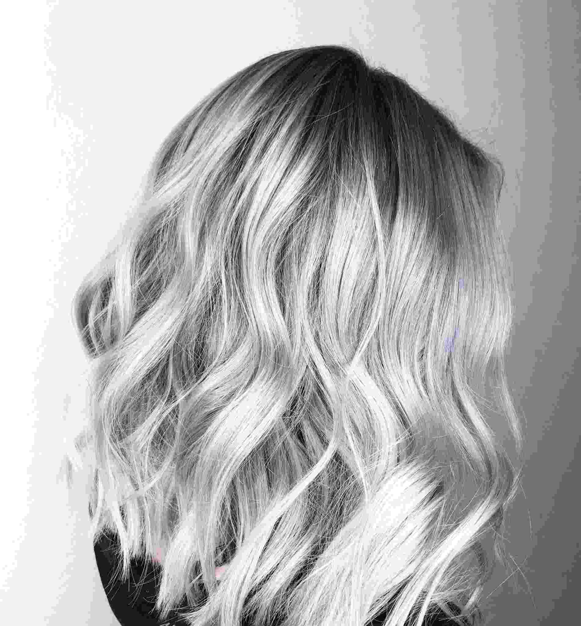 balayage blond platine