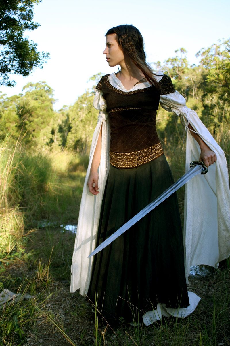 costume medieval femme guerriere Halloween carnaval