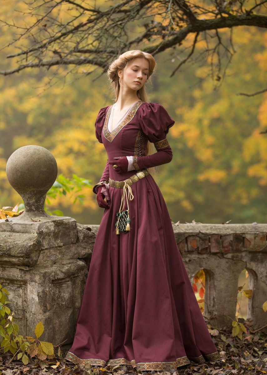 costume médiéval halloween ou carnaval déguisement femme princesse