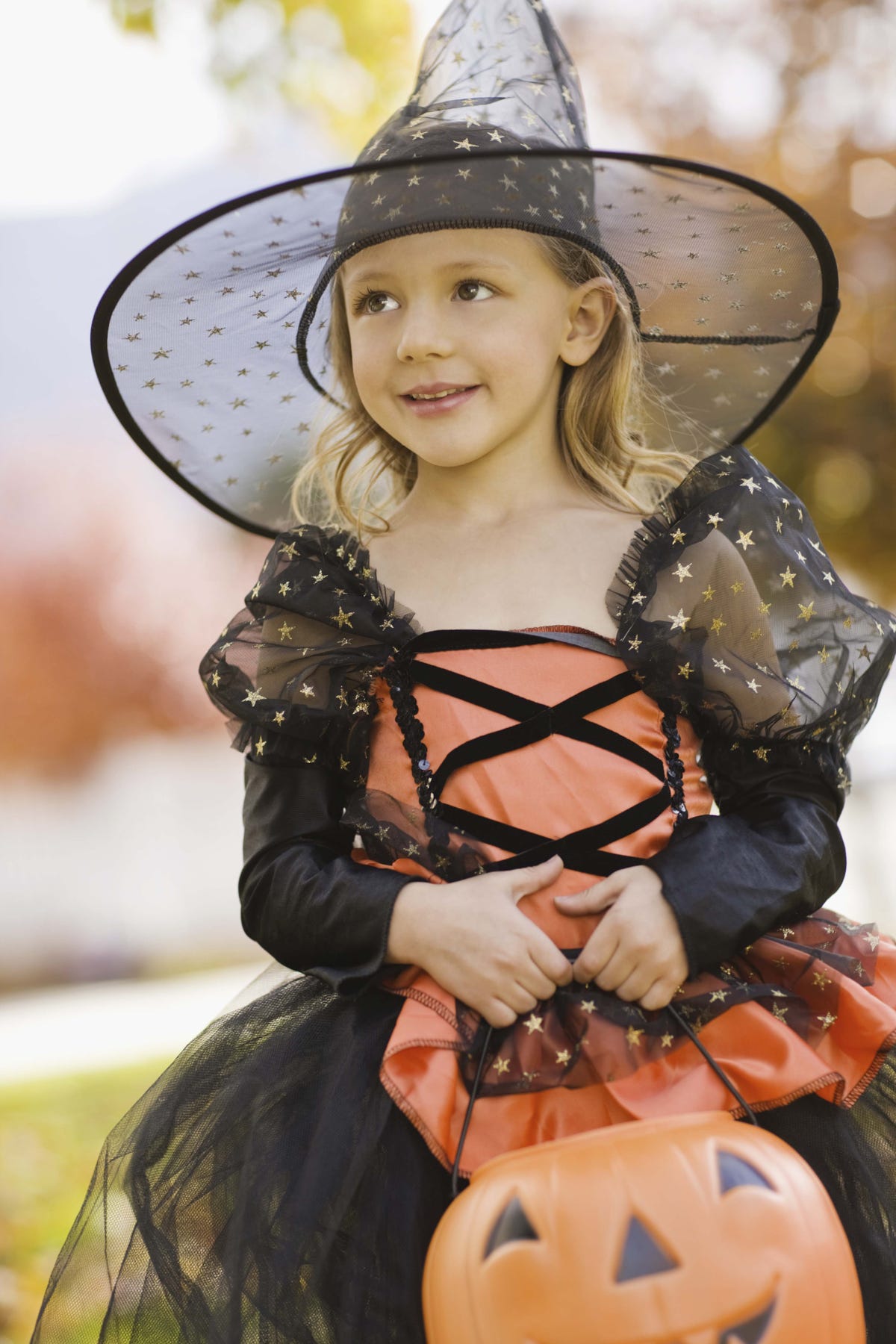 déguisement fille Halloween sorciére citrouille chapeau petites étoiles comme accent