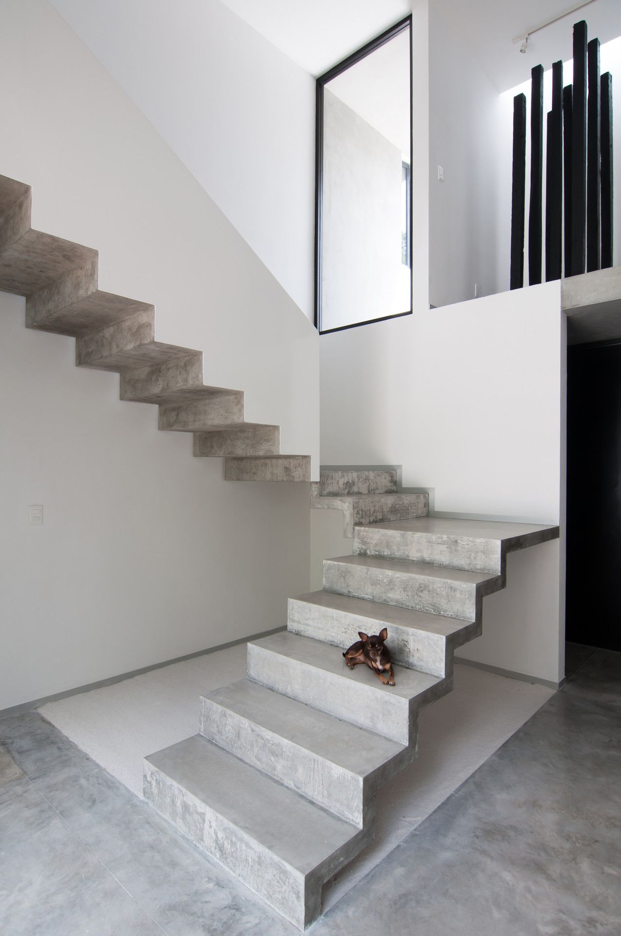 escalier beton interieur sol assorti déco minimaliste