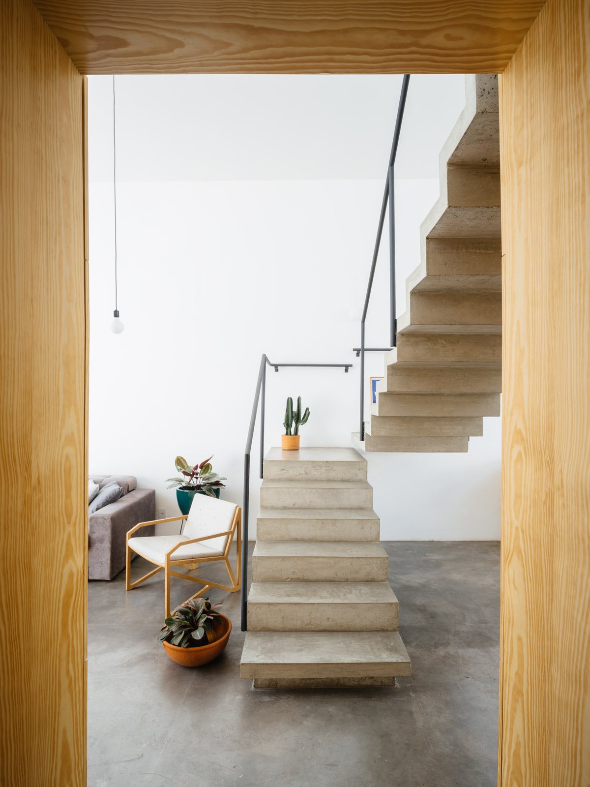 escalier moderne beton cactus sol béton ciré
