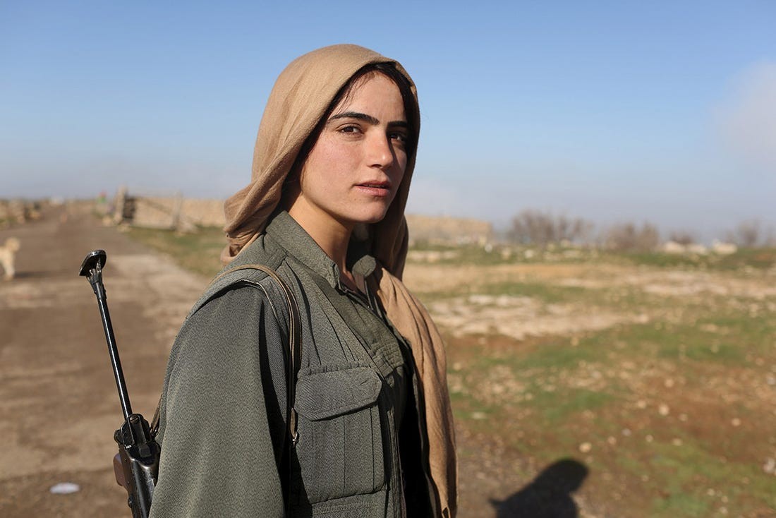 femme kurde militante organisation YPJ