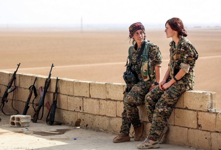 femmes militantes lutte contre Daech en Syrie