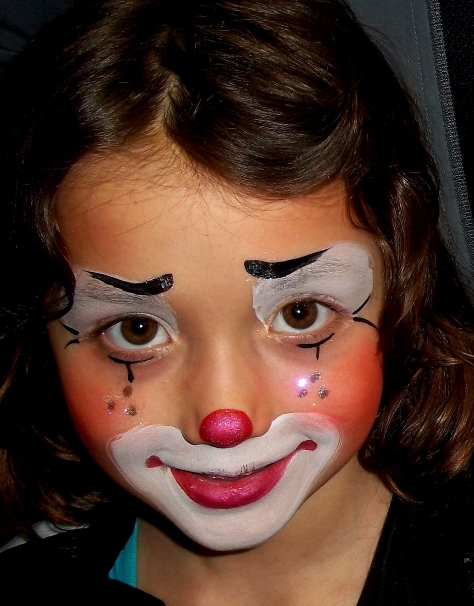 maquillage halloween facile fille make-up clown idée simple et rapide à réaliser déguisement dernière minute