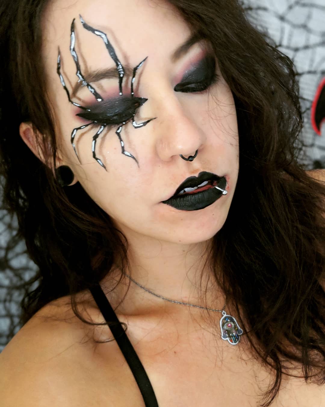 maquillage halloween femme araignée idée simple make-up tendance