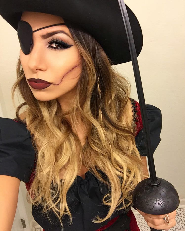 maquillage pirate femme look Halloween bandeau cache œil