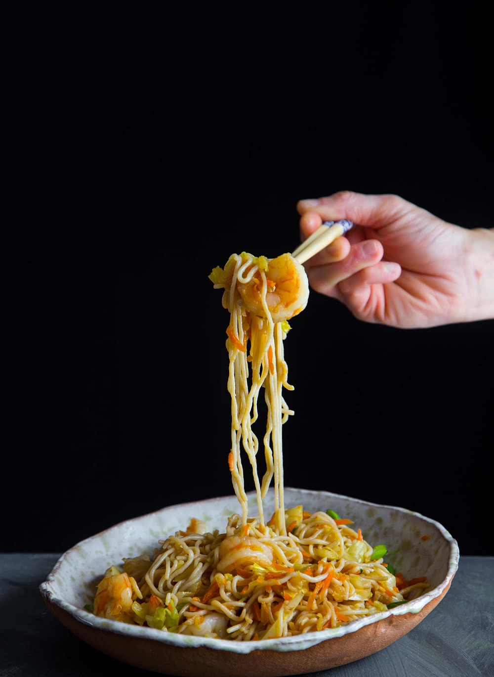 nouilles chinoises faciles avec crevettes légumes curry