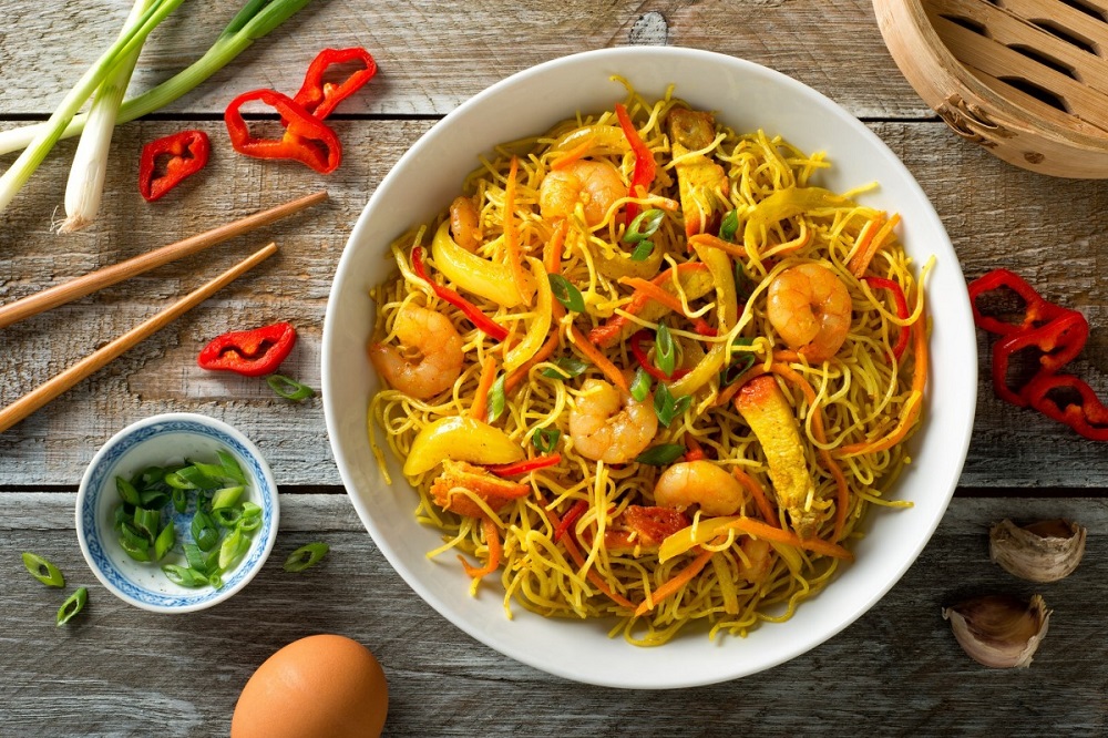 recette facile nouilles avec crevettes marinées au curry légumes sautés