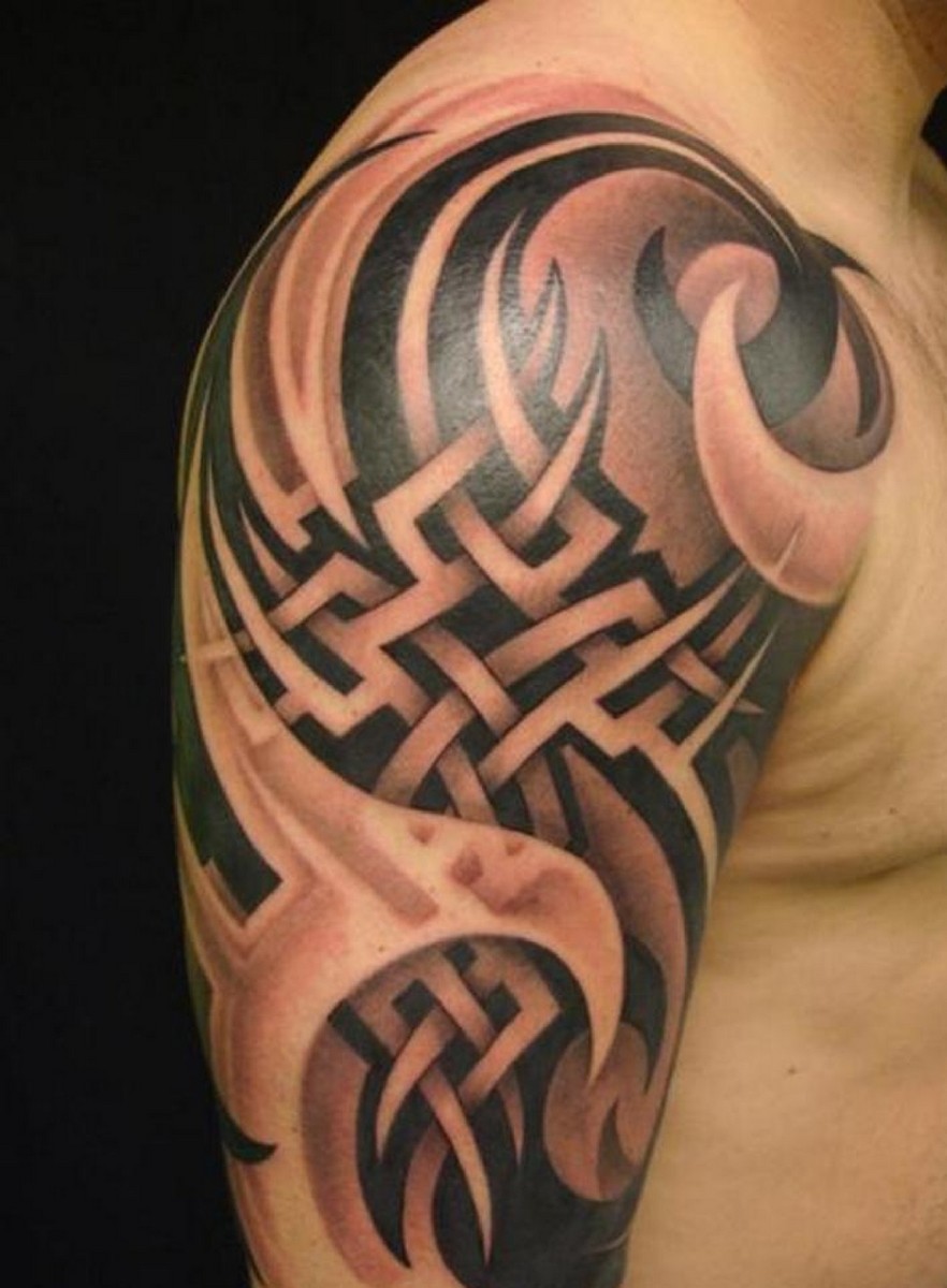 tatouage tribal homme bras epaule différentes formes et motifs