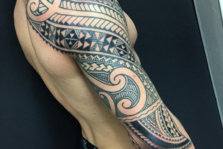 Tatouage tribal bras pour hommes : une véritable mine d'inspiration