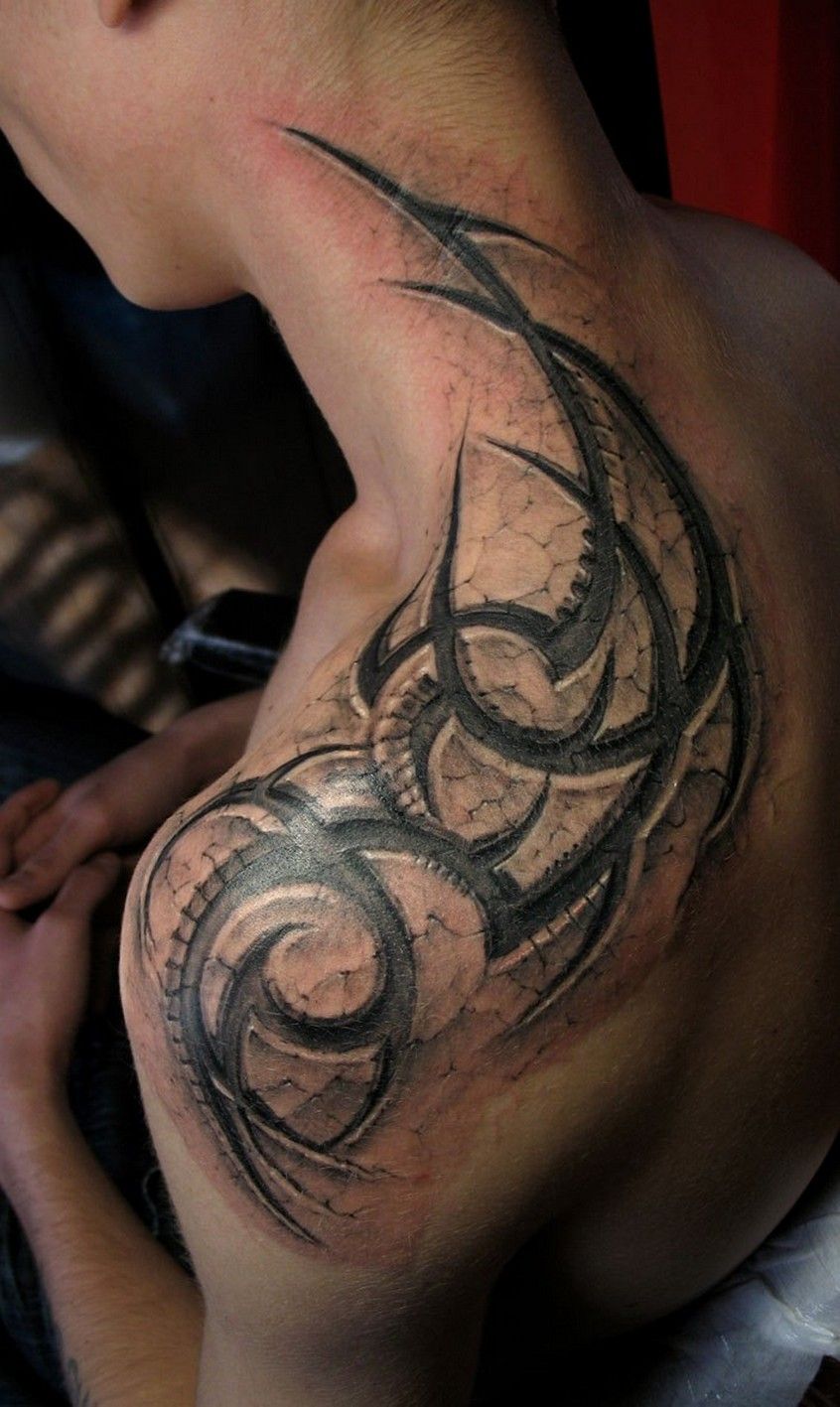 tattoo tribal épaule nuque effet 3D interprétation moderne