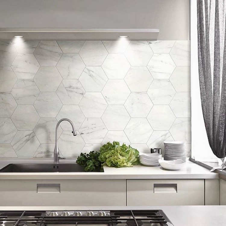 carrelage hexagonal effet marbre credence blanche idee deco cuisine