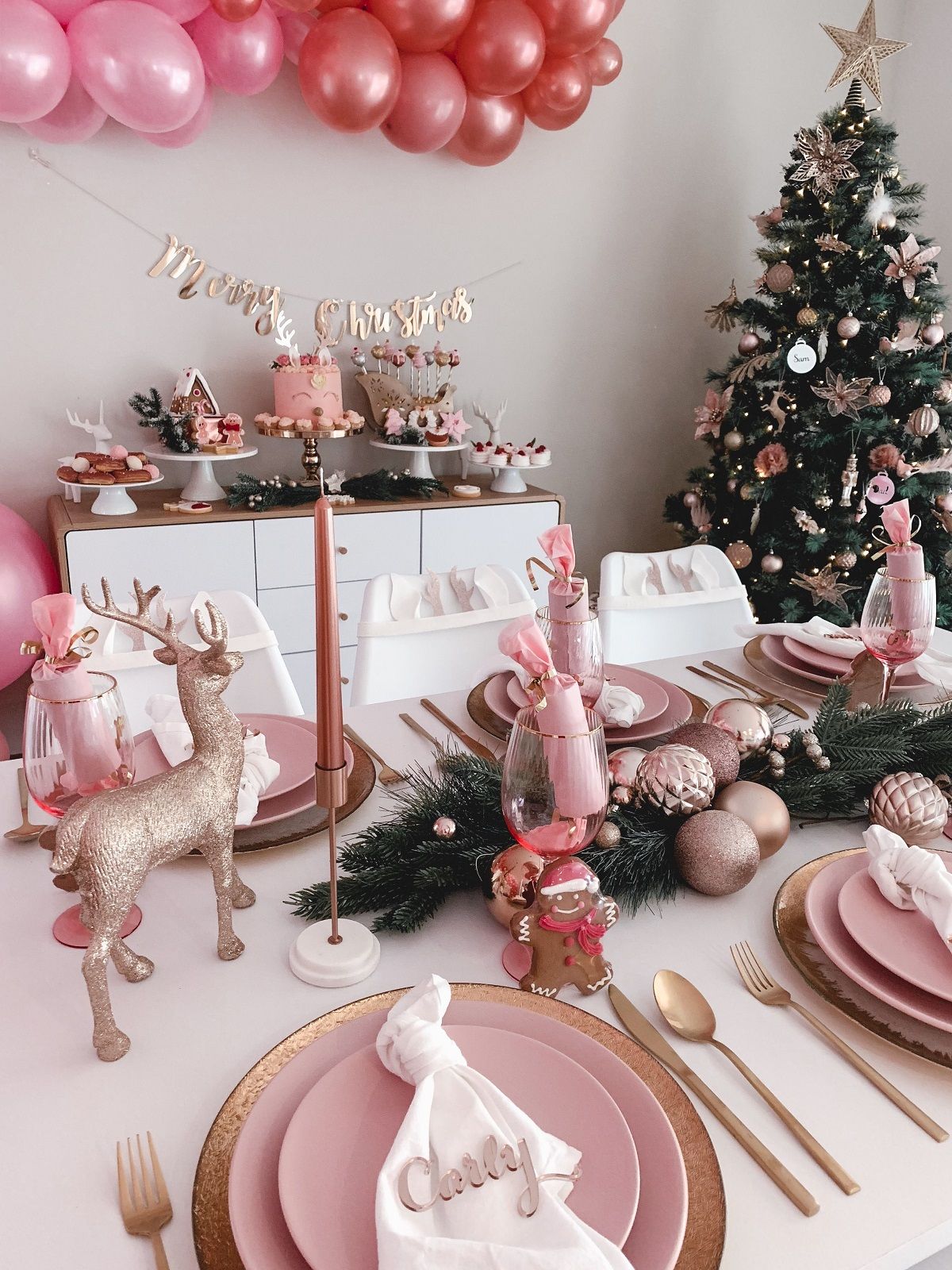 deco de table Noël en couleurs pastel camaïeu de rose ambiance sereine au féminin