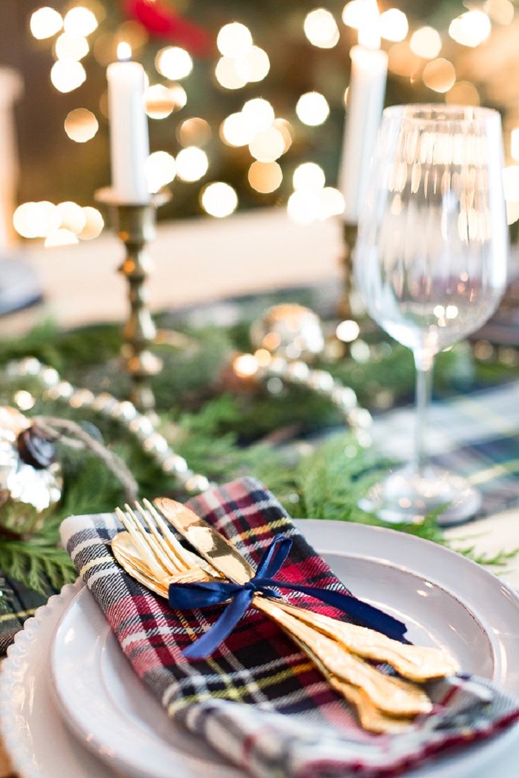 déco festive pour la table argenterie peinte or pliage serviette tissu original pour Noël 2019