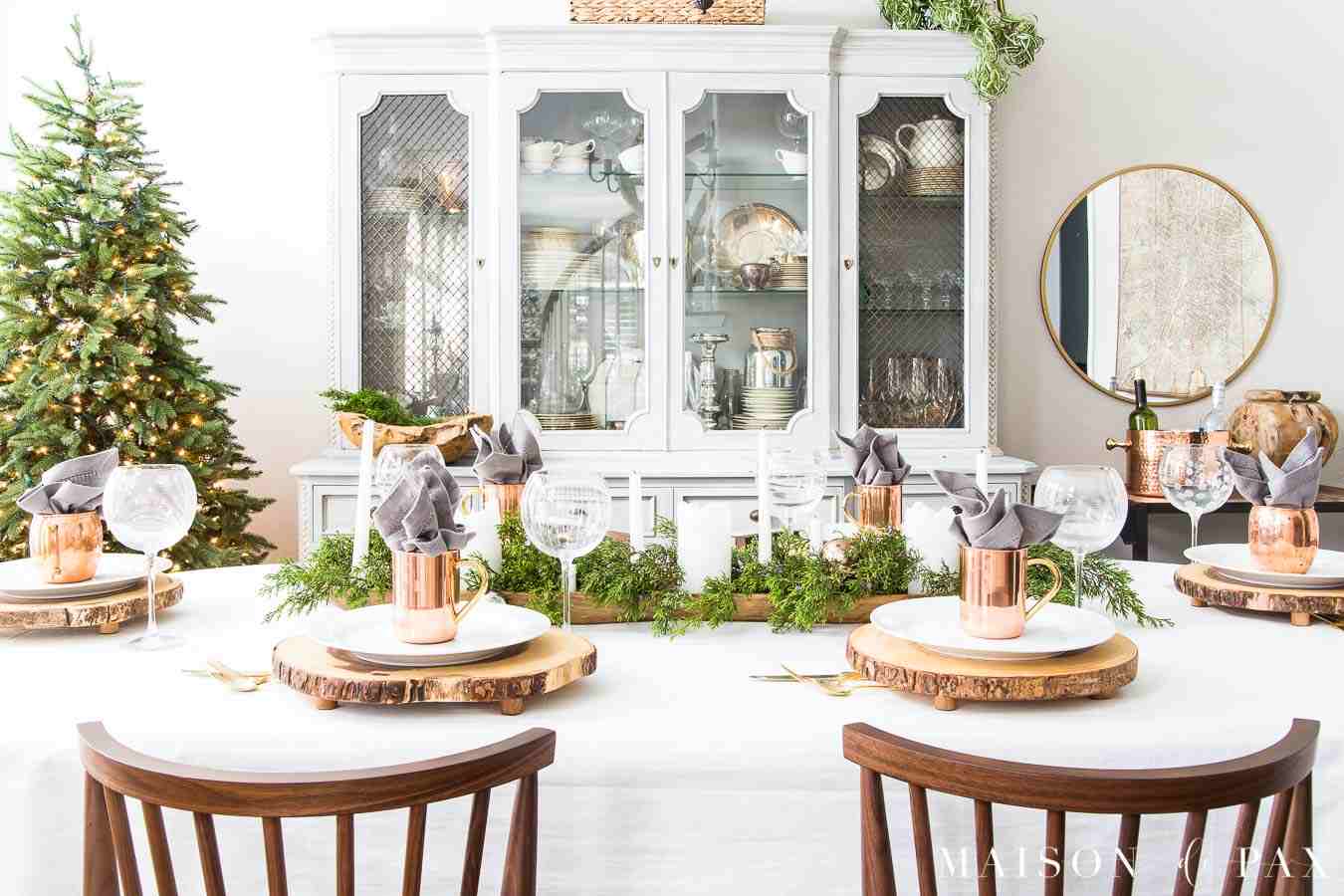 décorer la table de Noël au style campagne chic avec rondins de bois