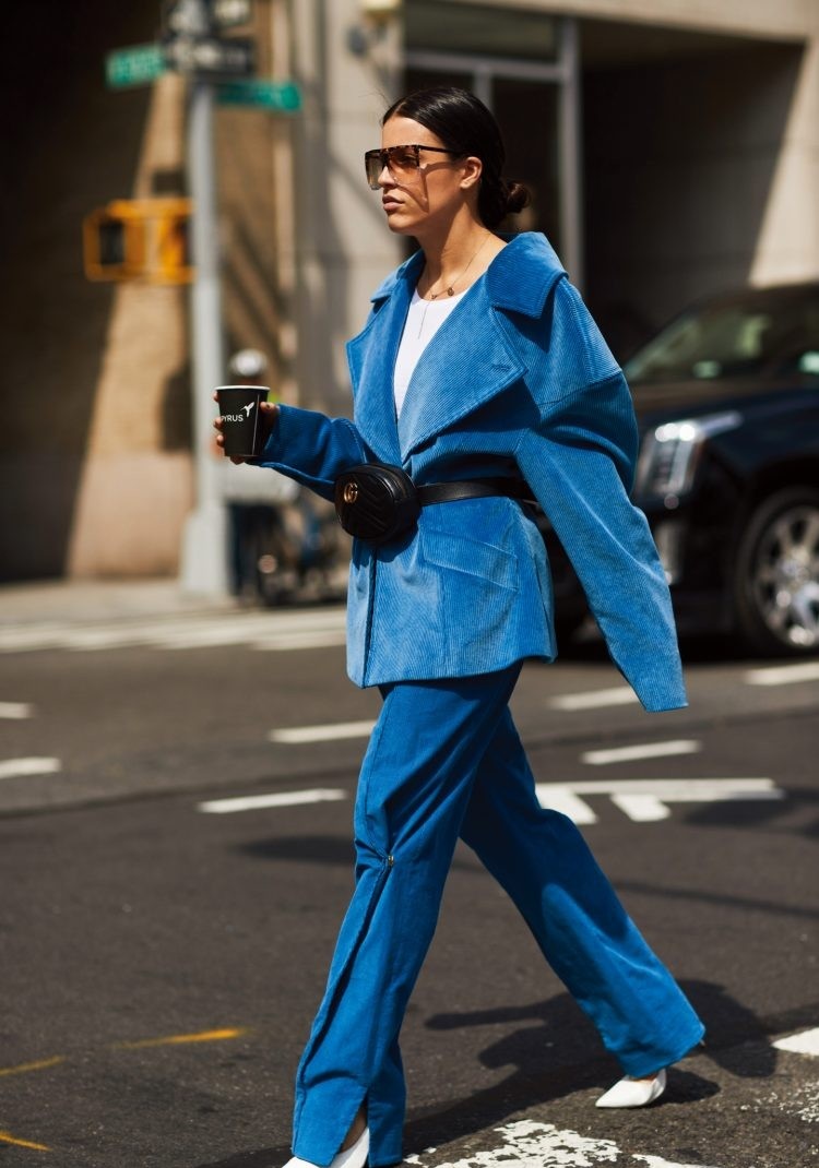 idées et façons pour féminiser le manteau oversize femme blazzer velours bleu