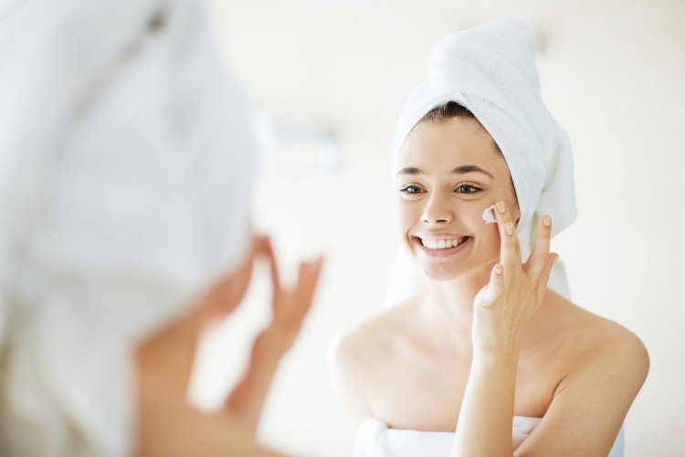 les produits cosmétiques pour compléter les soins pour la peau