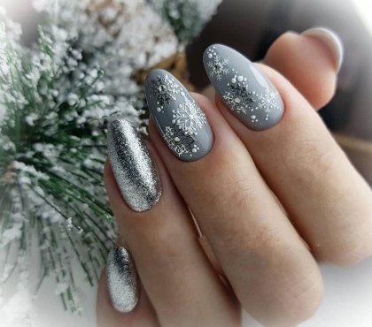 nail art gris deco ongle gel hiver paillettes flocons de neige