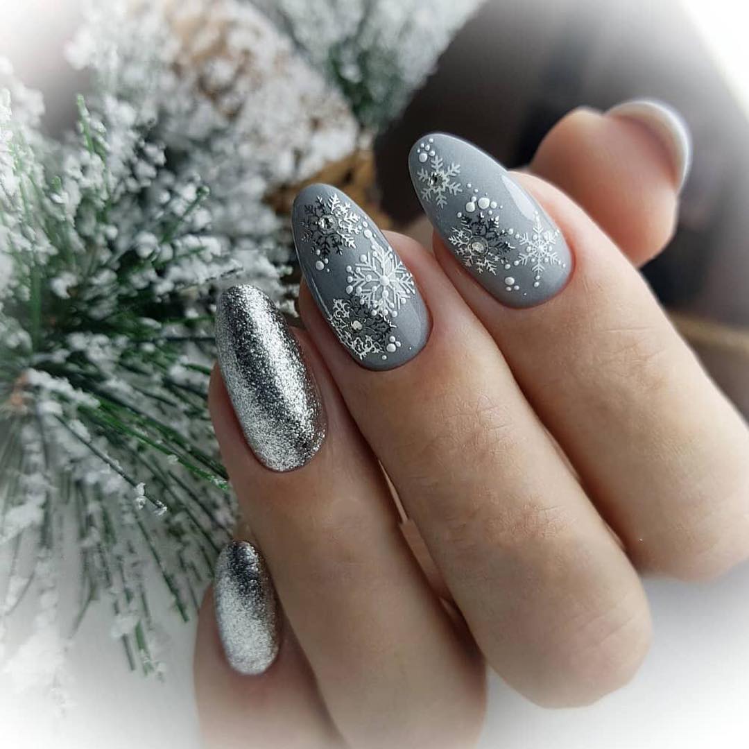 nail art gris deco ongle gel hiver paillettes flocons de neige