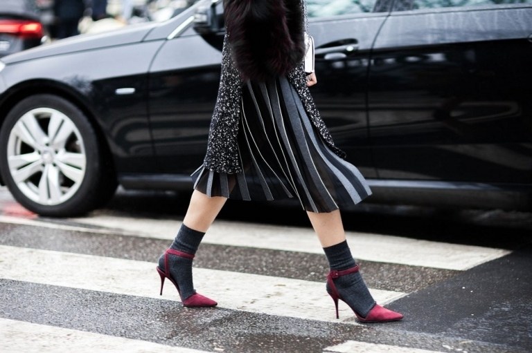 quels chaussures pour le bureau en automne hiver escarpins à talons avec chaussettes