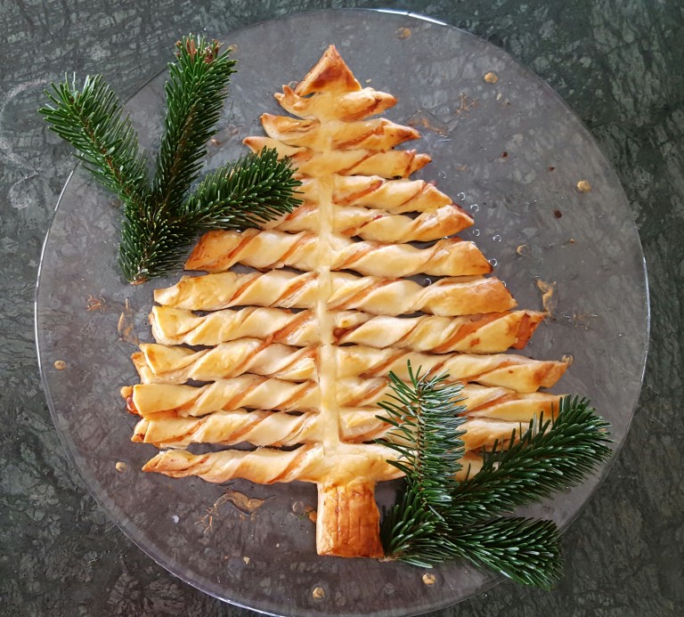 recettes faciles apéro Noël sapin feuilleté au saumon et crème au fromage