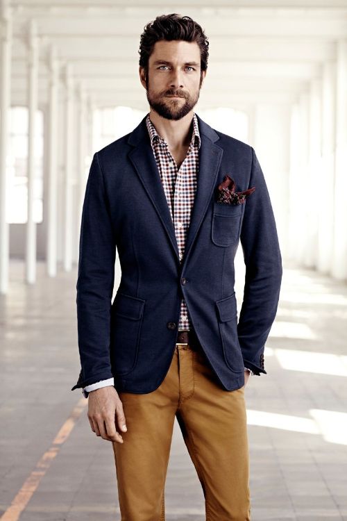 style dandy chemise à carreaux et pantalon de couleur moustard