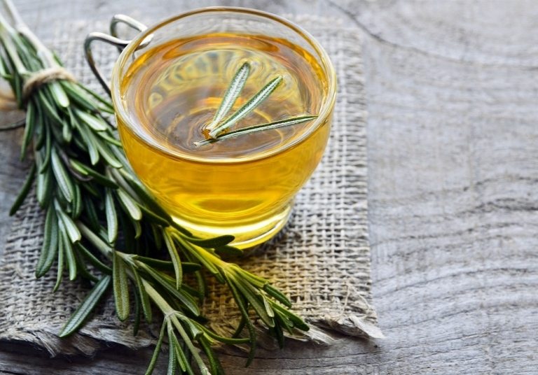 tisane de romarin avec gingembre conte les virus et la grippe hivernale