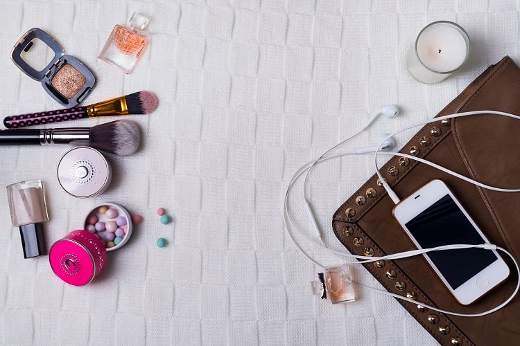 accessoire téléphone épui air pods design haute couture cadeau de luxe femme noël