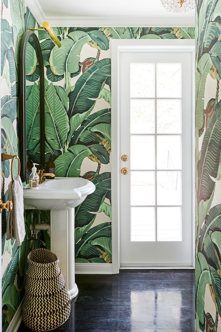 amenagment et decoration wc originale sans travaux papier peint motifs tropicaux