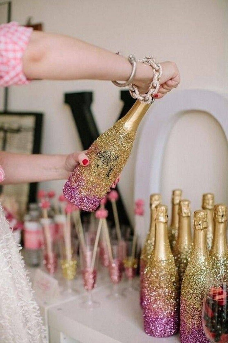 bouteilles champagne décorées paillettes deco table nouvel an