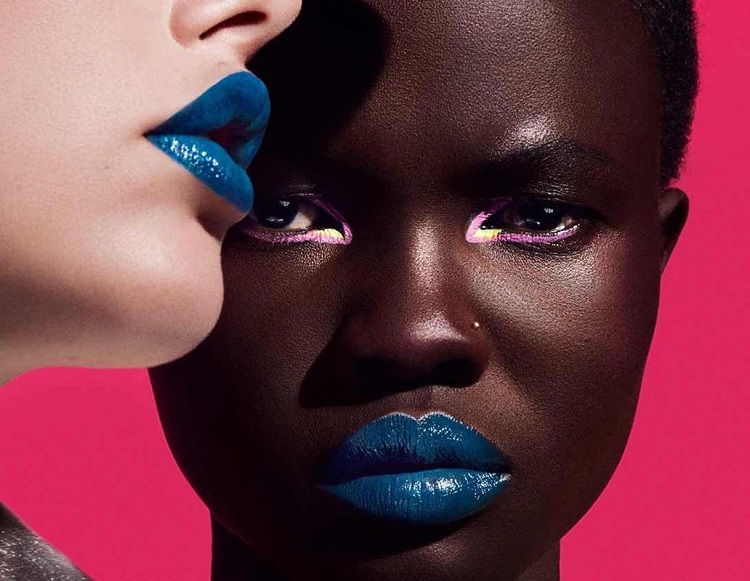 comment adopter la couleur de l'année blue classic en déco maquillage mode
