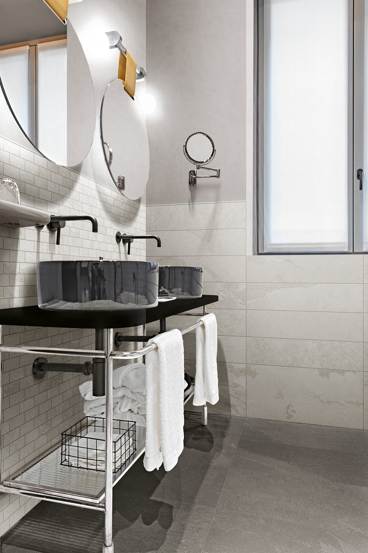 déco toilettes avec lave-mains design luxe miroirs